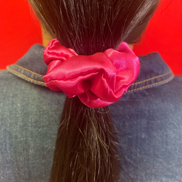 @klmsluxeylocks Handmade Hair Scrunchies $6 $8 $15 $30(support small businesses) - Picture 15 of 17